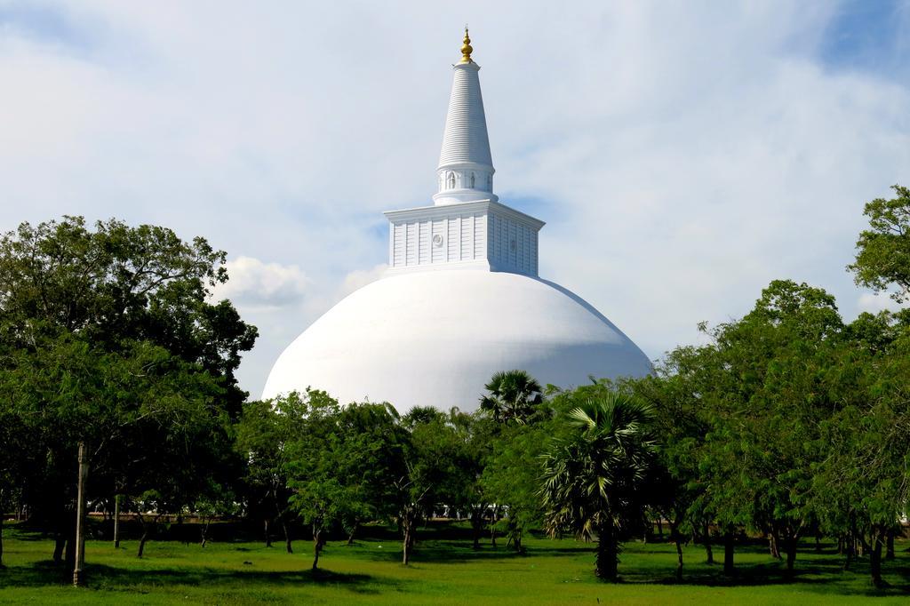 Hotel Sisilthera Anuradhapura Eksteriør bilde