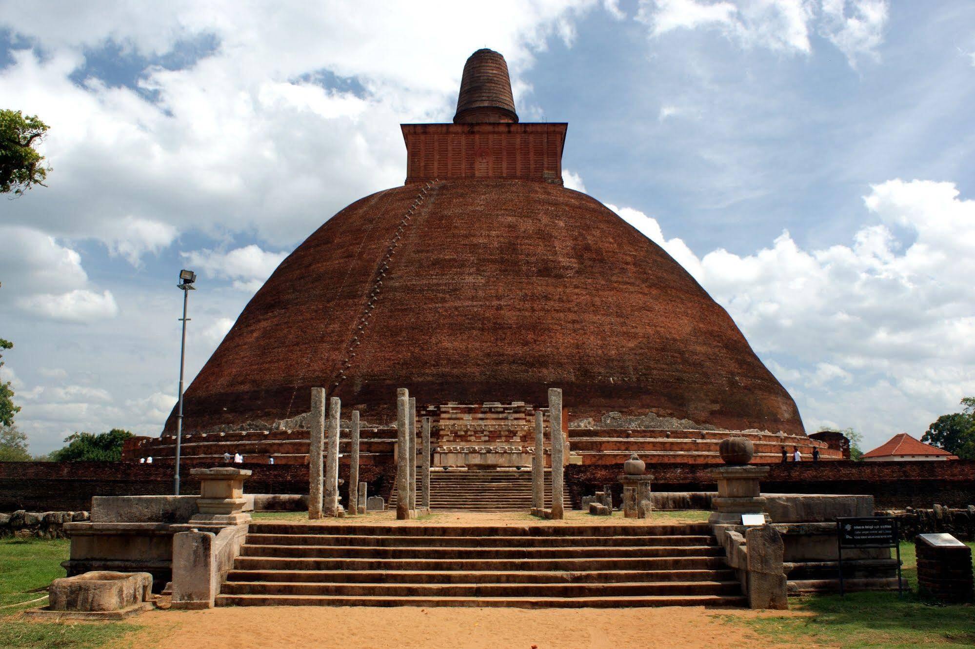 Hotel Sisilthera Anuradhapura Eksteriør bilde