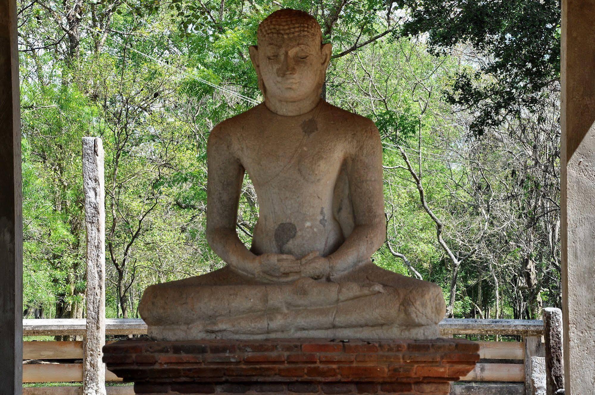 Hotel Sisilthera Anuradhapura Eksteriør bilde